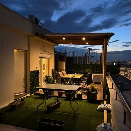 Διαμέρισμα Rooftop Tiny Suite-roof Deck-sunbeds-city View *
