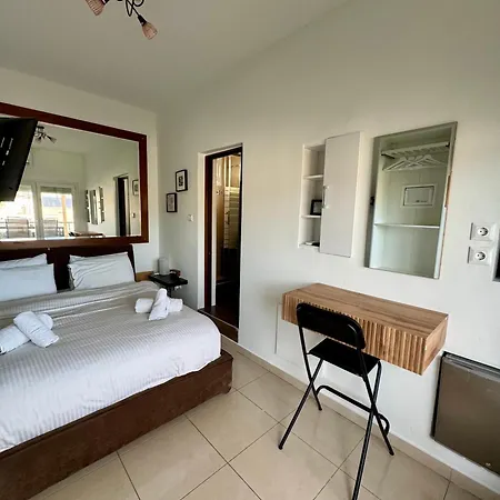 Rooftop Tiny Suite-roof Deck-sunbeds-city View Apartament *