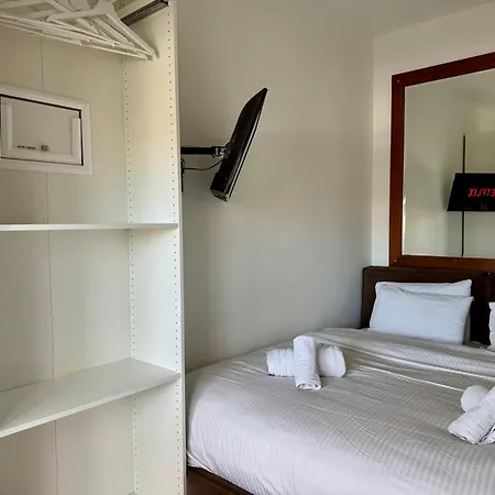 Rooftop Tiny Suite-roof Deck-sunbeds-city View Apartament
